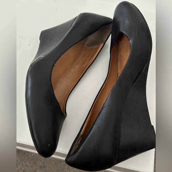 Nine West Black leather platform/wedge shoes size 10 Used - Picture 2 of 3